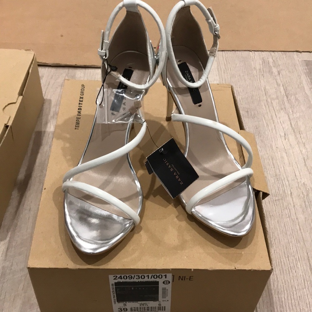 Zara heels in white size 8 or 39euro, new